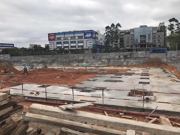 固力士 巨漢廣場