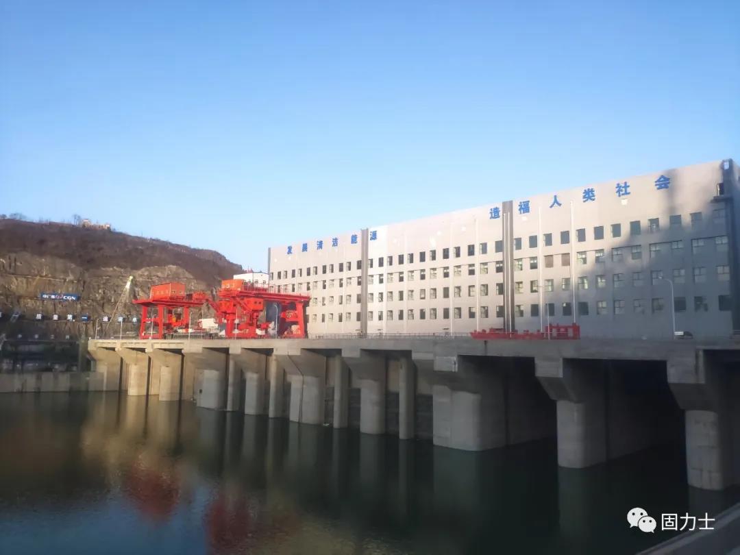 　　漢江白河(夾河)水電站項目效果圖 　　漢江白河(夾河)水電站項目效果圖  　　漢江白河水電站樞紐工程是陜西省&ldquo;十三五&rdquo;續(xù)建項目之一，為加快推進重點項目建設，造福兩岸百姓，白河縣加大溝通協(xié)調力度，最終中廣核集團與中國信達公司以控股的方式共同投資建設。為保障工程建設順利實施，白河縣先后多次召開縣長辦公會、項目建設推進會，做好移民安置、環(huán)境保障、項目服務等工作，積極為工程建設創(chuàng)造良好的施工環(huán)境?！?  　　漢江白河(夾河)水電站項目實景